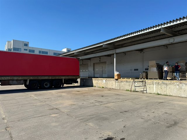 Аренда отапливаемого склада 2245 м² с пандусами под автозапчасти 