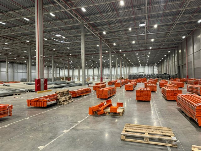 Аренда склада класса А от 3000 м² до 9000 м². 18 разгрузочных доклевеллеров
