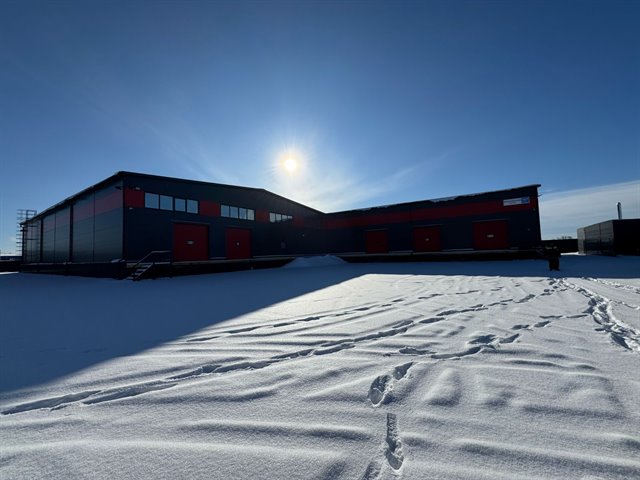 Аренда отапливаемого склада с пандусом 2400 м² на земельном участке 0,5 га