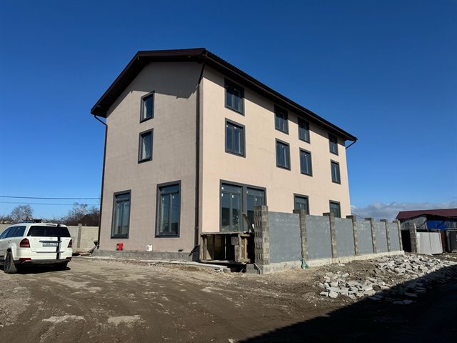 Аренда трехэтажного здания 600 м² c бассейном и сауной