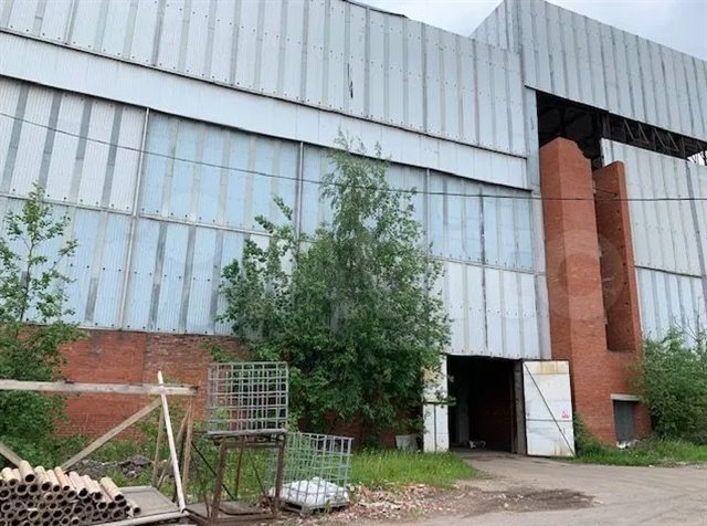 Продажа производсвтенного цеха 5600 м² с 3 кран-балками на 5 и 10 тонн