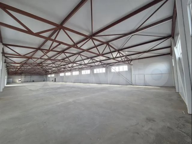 Продажа двух отдельно стоящих зданий 2800 м² на земельном участке 2,7 га
