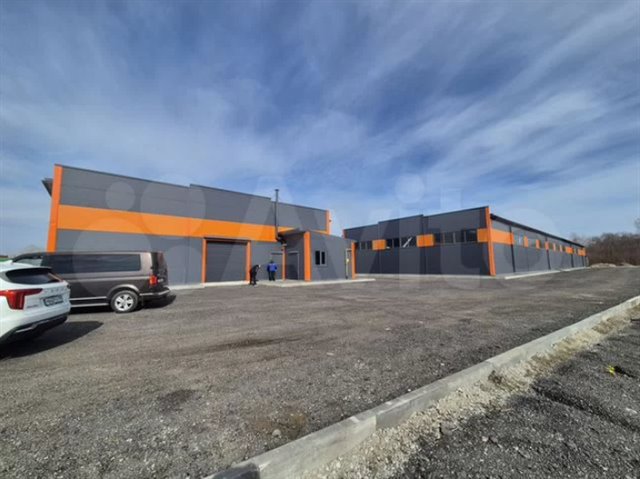 Продажа двух отдельно стоящих зданий 2800 м² на земельном участке 2,7 га