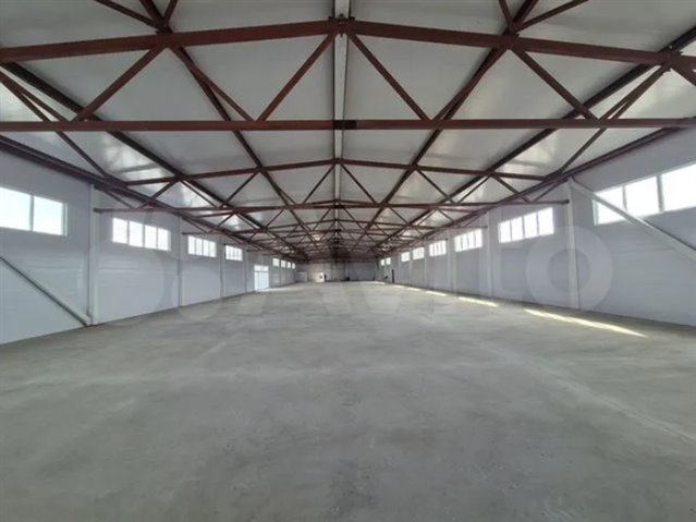 Продажа двух отдельно стоящих зданий 2800 м² на земельном участке 2,7 га