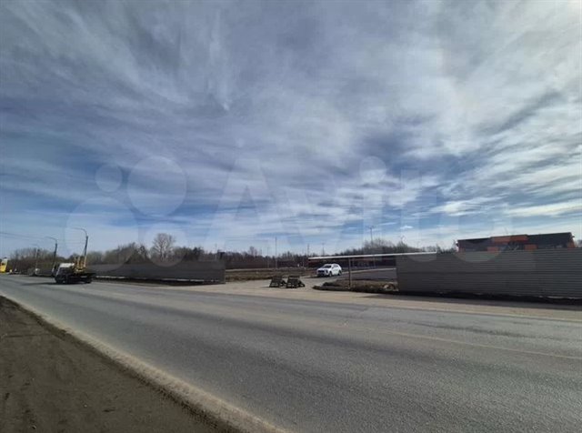 Продажа двух отдельно стоящих зданий 2800 м² на земельном участке 2,7 га