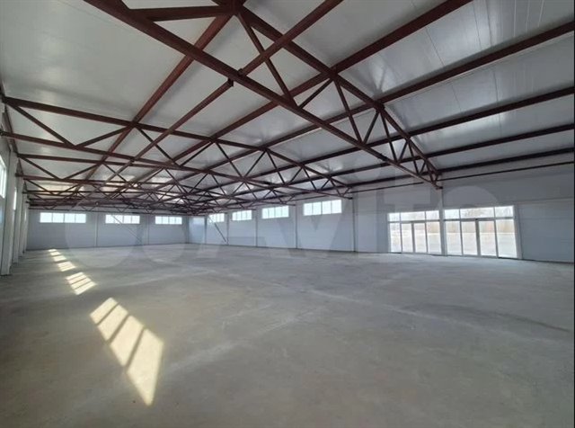 Продажа двух отдельно стоящих зданий 2800 м² на земельном участке 2,7 га