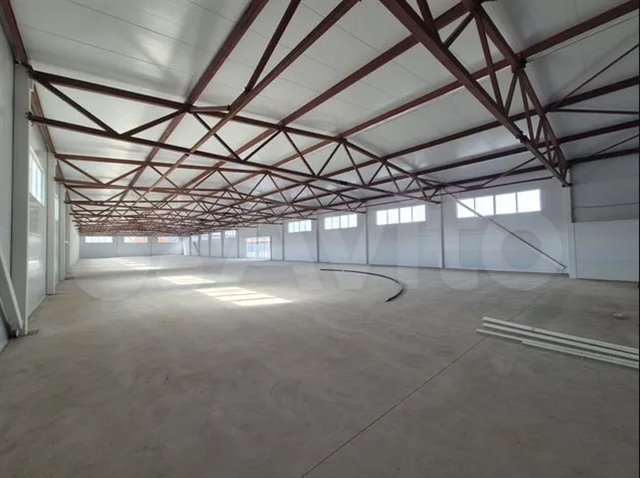 Продажа двух отдельно стоящих зданий 2800 м² на земельном участке 2,7 га