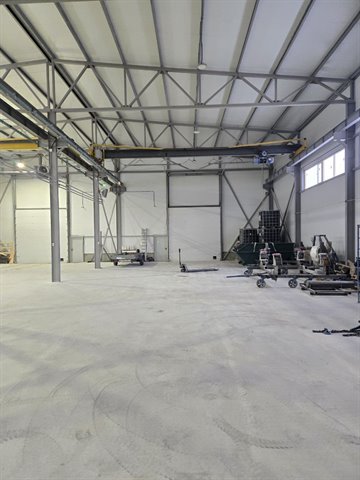 Аренда отапливаемого ангара 1100 м² с двумя кран-балками на 5 т