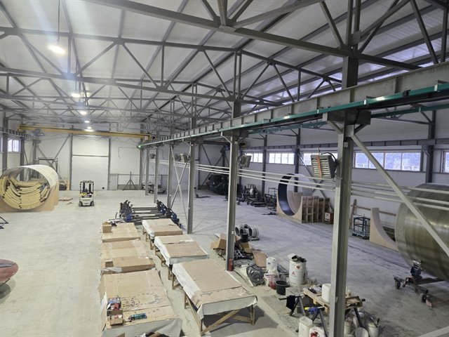 Аренда отапливаемого ангара 1100 м² с двумя кран-балками на 5 т
