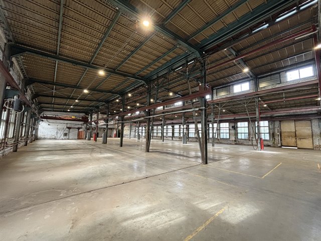 Аренда отапливаемого помещения под склад/производство 3240 м² с кран-балками 2-3т в городе