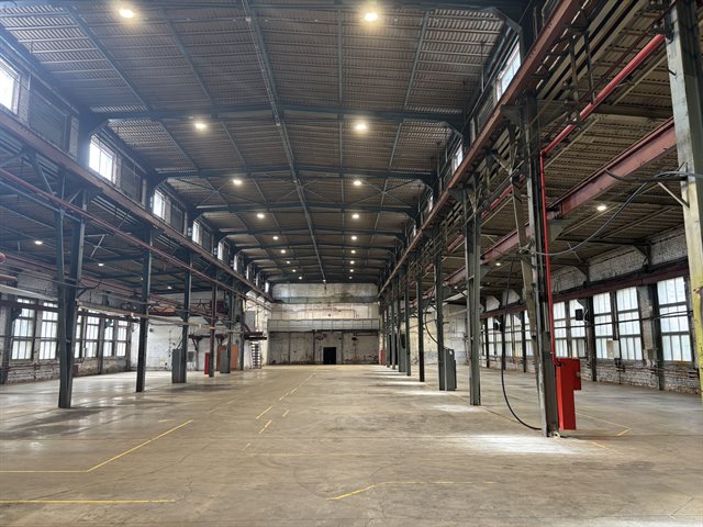 Аренда отапливаемого помещения под склад/производство 3240 м² с кран-балками 2-3т в городе