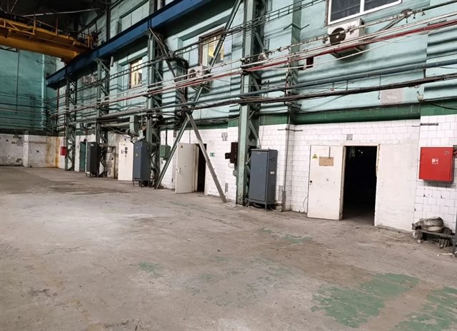 Аренда помещения под склад/производство 2505 м² с 5 кран-балками в городе 