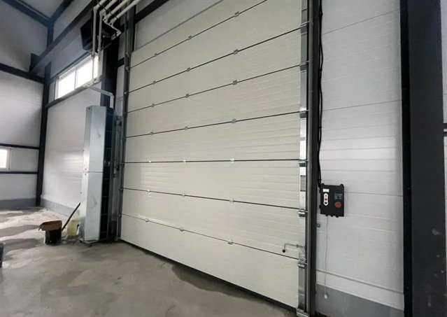 Новые отапливаемые ангары от 1475 до 2914 м². Наличие путей под кран-балку