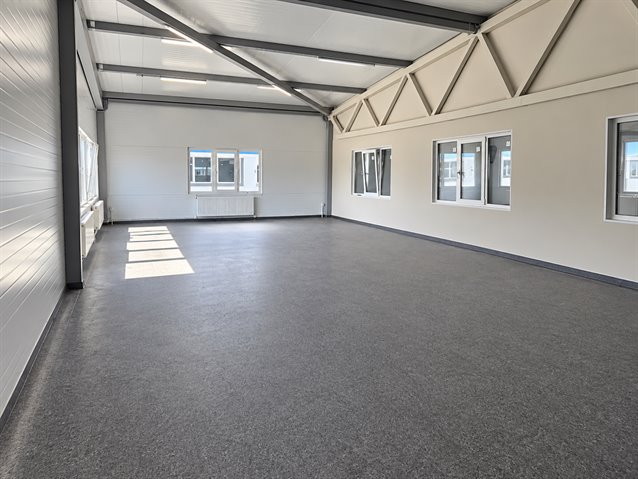 Аренда отапливаемого производственно-складского помещения 1088 м² | 150 кВт, 2 ворот, офис и душевые