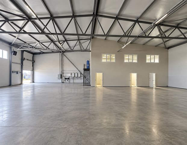 Производственно-складской комплекс 1083 м² с отоплением, участком, мощностью 150 кВт в 4,5 км от КАД — продажа