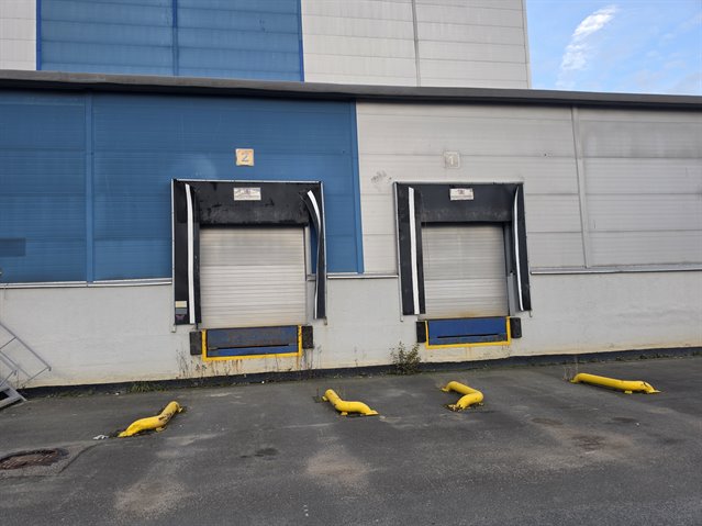 Аренда 1125 кв м класс А со стеллажами и отоплением под склад возле КАД